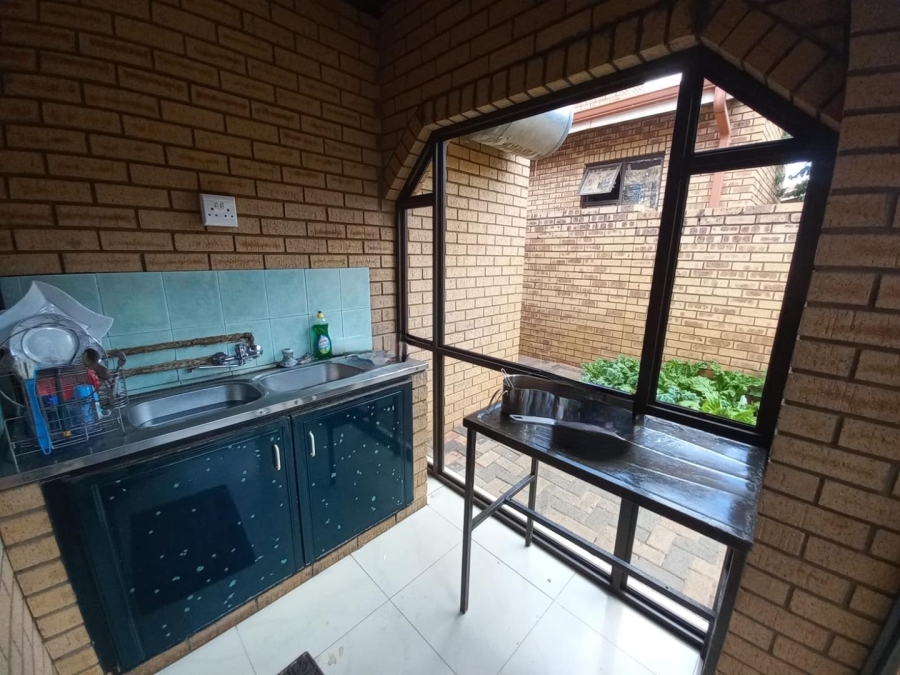 4 Bedroom Property for Sale in Ficksburg Free State